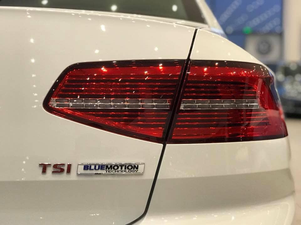 Volkswagen Passat 2018 - Volkswagen Passat Bluemotion High nhập khẩu nguyên chiếc, tặng 100% lệ phí trước bạ trong tháng 4