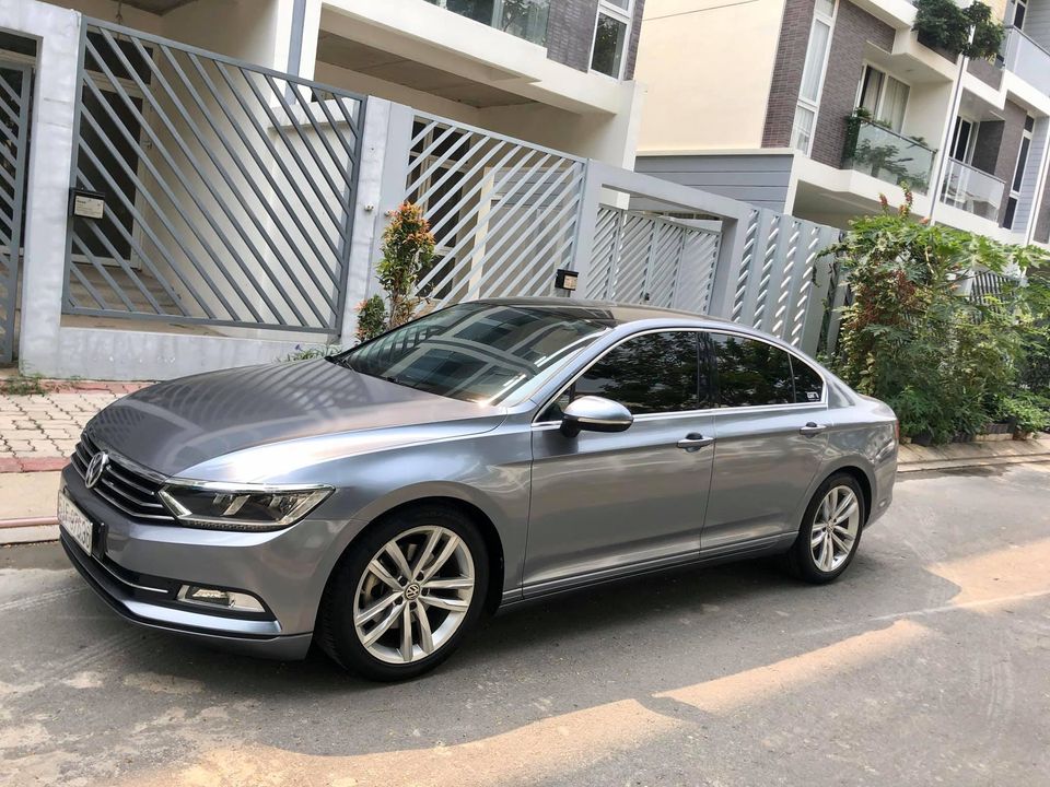 Volkswagen Passat 2018 - Volkswagen Passat Bluemotion High nhập khẩu nguyên chiếc, tặng 100% lệ phí trước bạ trong tháng 4