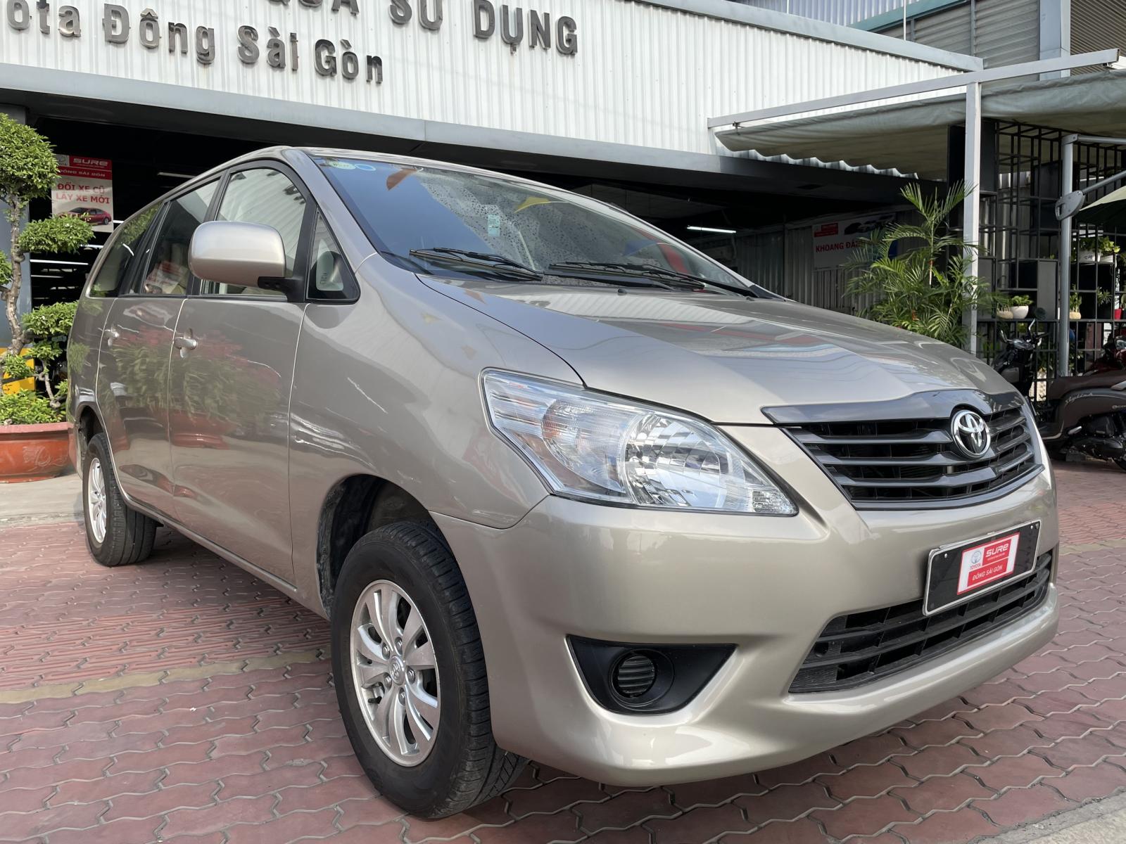 Toyota Innova 2.0J 2014 - Cần bán Toyota Innova 2.0J đời 2014, màu vàng cát, biển SG - giá cực rẻ