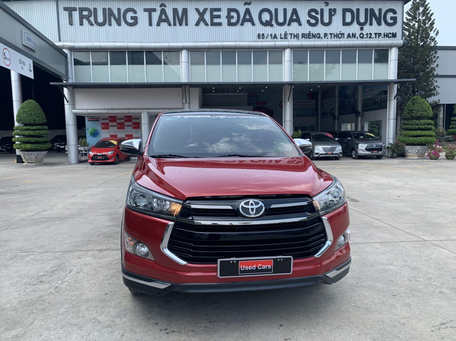 Toyota Innova 2018 - Bán ô tô Toyota Innova Venturer đời 2018, màu đỏ biển SG - 70.000km full option giá còn fix mạnh