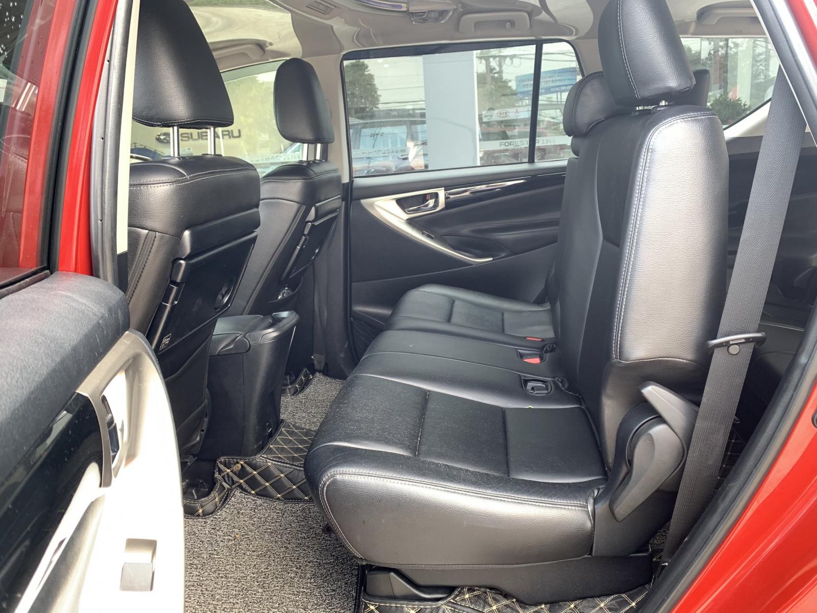 Toyota Innova 2018 - Bán ô tô Toyota Innova Venturer đời 2018, màu đỏ biển SG - 70.000km full option giá còn fix mạnh