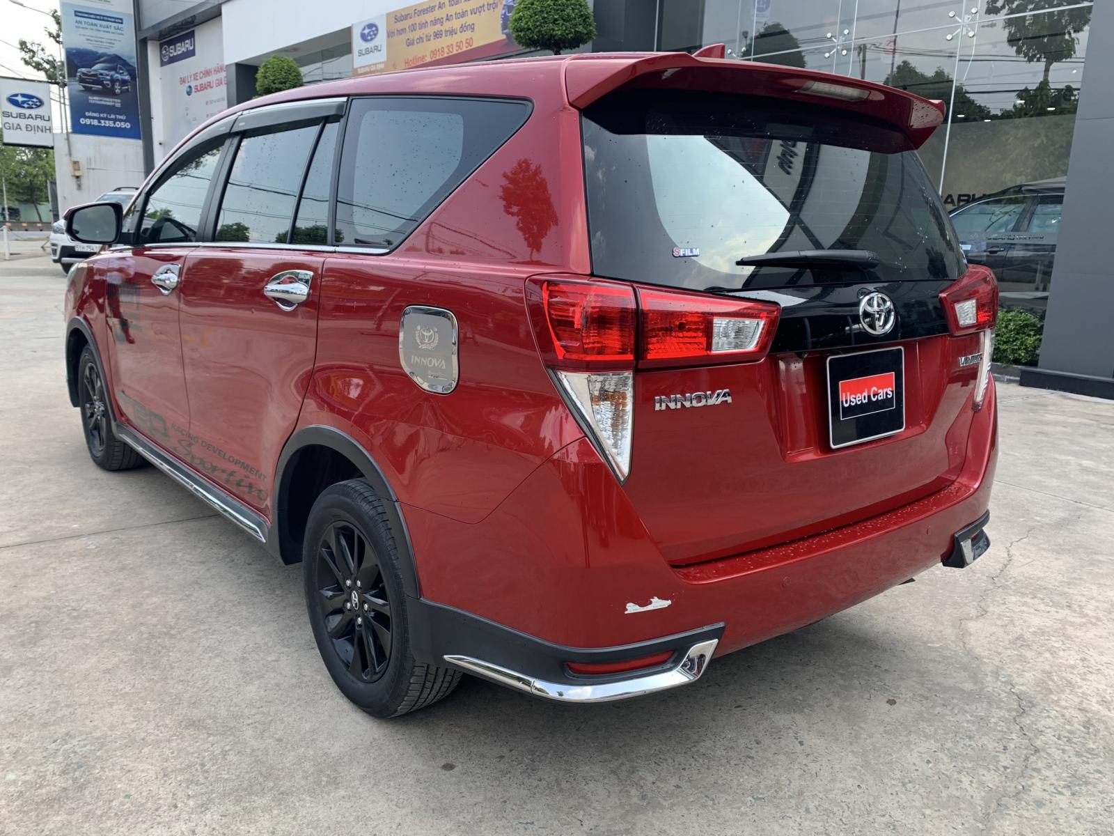 Toyota Innova 2018 - Bán ô tô Toyota Innova Venturer đời 2018, màu đỏ biển SG - 70.000km full option giá còn fix mạnh