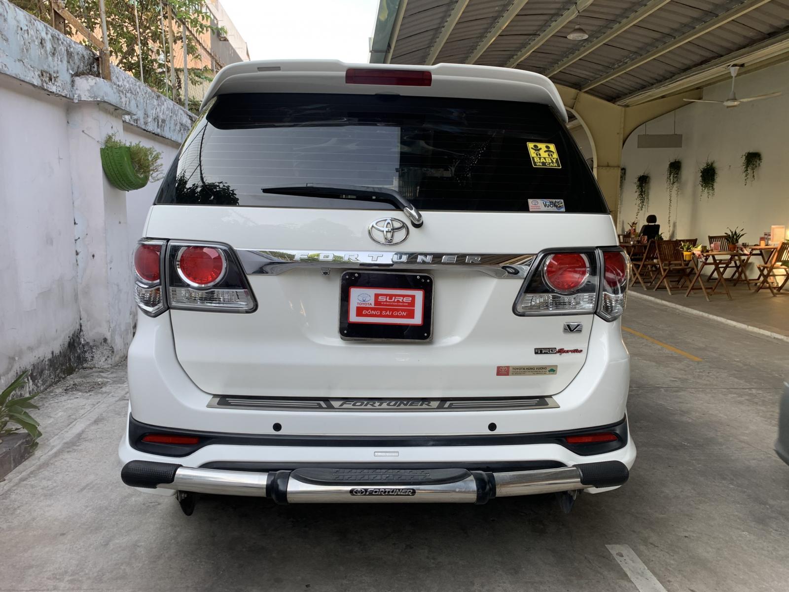 Toyota Fortuner 2.7V TRD 2015 - Cần bán gấp Toyota Fortuner 2.7V TRD đời 2015, màu trắng, trang bị đủ option, giá chỉ 760 triệu