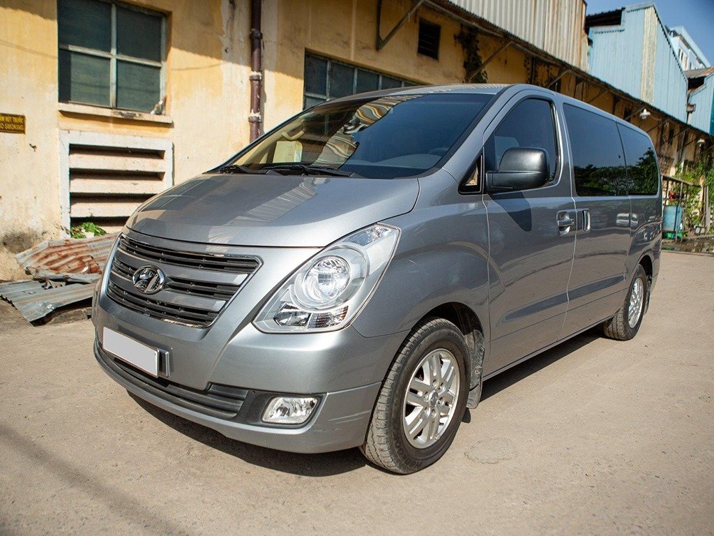 Hyundai Grand Starex 2017 - Cần bán Huyndai Starex 2017 số sàn, máy dầu, 9 chỗ, màu xám