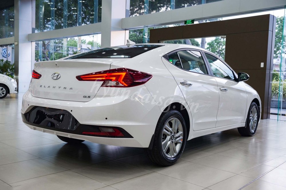 Hyundai Elantra 2021 - Bán Hyundai Elantra đời 2021, màu trắng