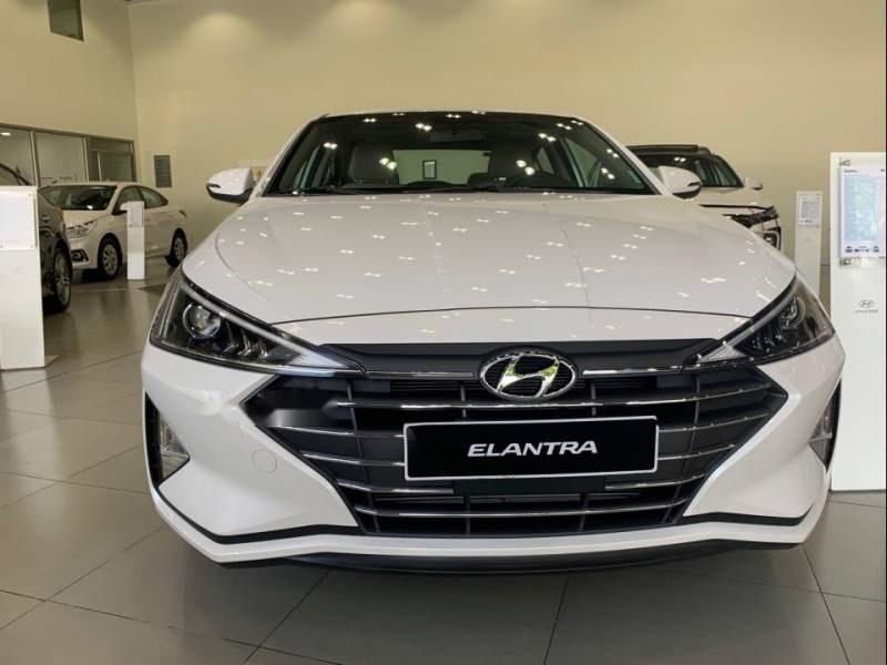 Hyundai Elantra 2021 - Bán Hyundai Elantra đời 2021, màu trắng