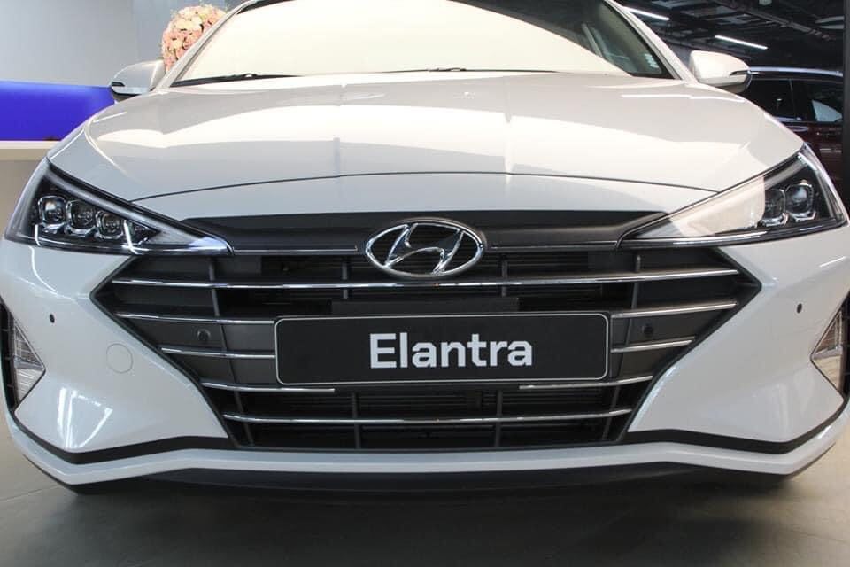 Hyundai Elantra 2021 - Bán Hyundai Elantra đời 2021, màu trắng