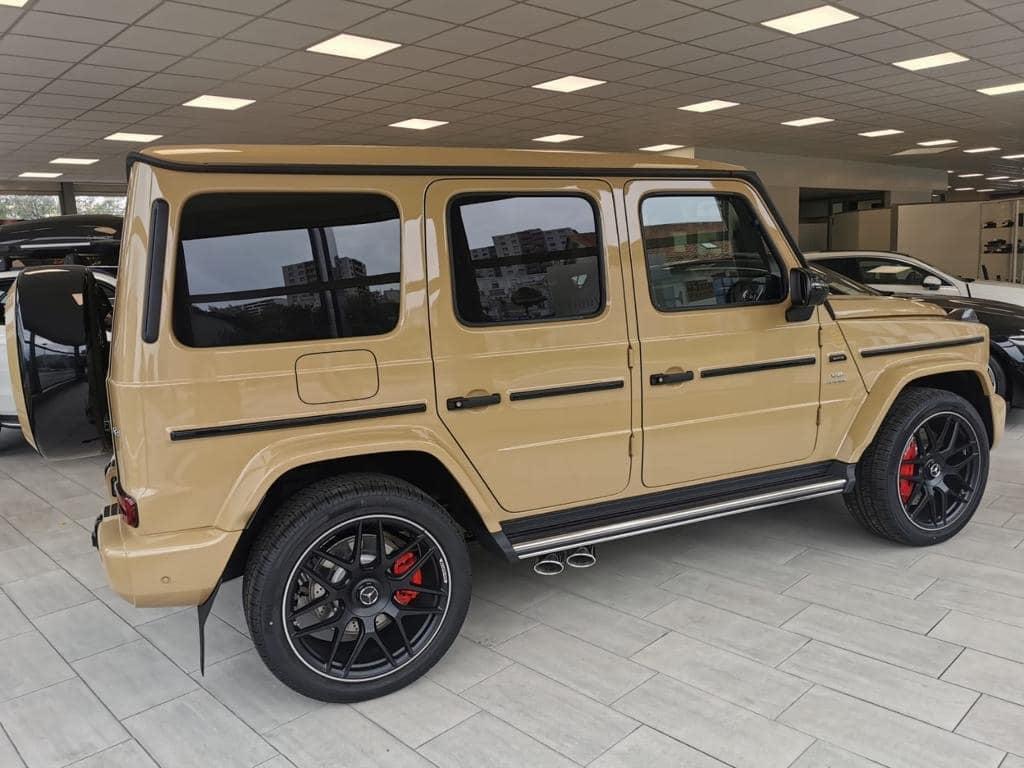 Mercedes-Benz G class 2021 - Mercedes-Benz G63AMG Night Package sản xuất năm 2021 màu vàng nội thất đỏ