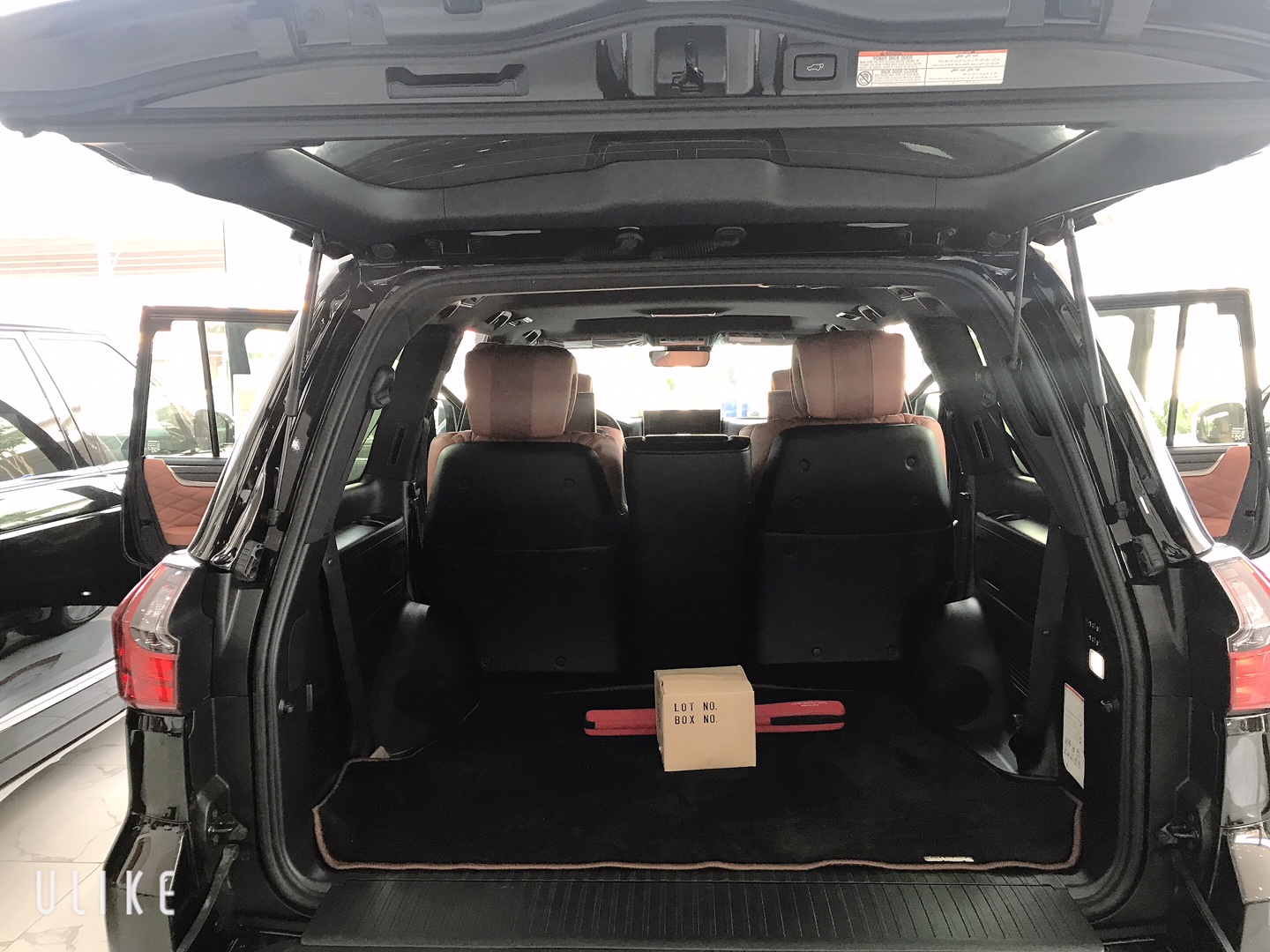 Lexus LX 570 Mbs 2021 - Bán xe Lexus LX570 MBS Super Sport S sản xuất 2021 4 chỗ vip ghế masage, bễ đỡ chân