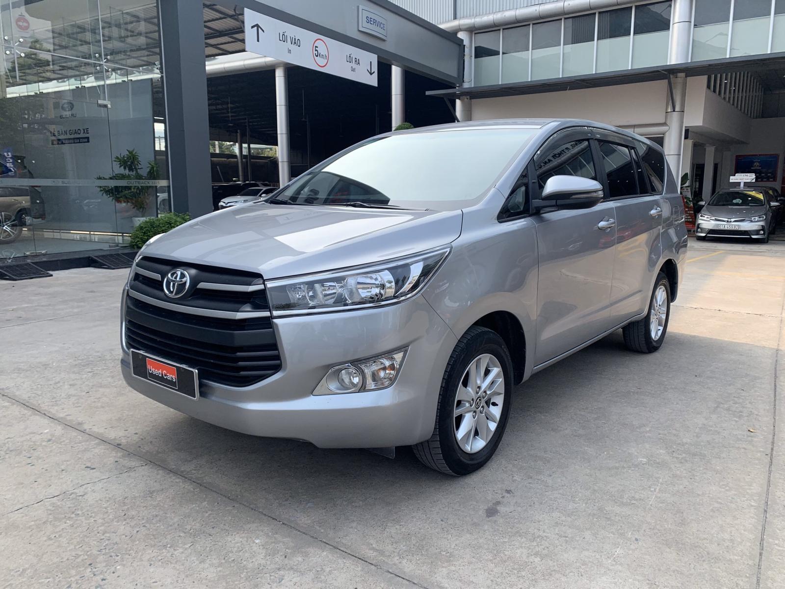 Toyota Innova 2019 - Cần bán gấp Toyota Innova đời 2019, màu bạc