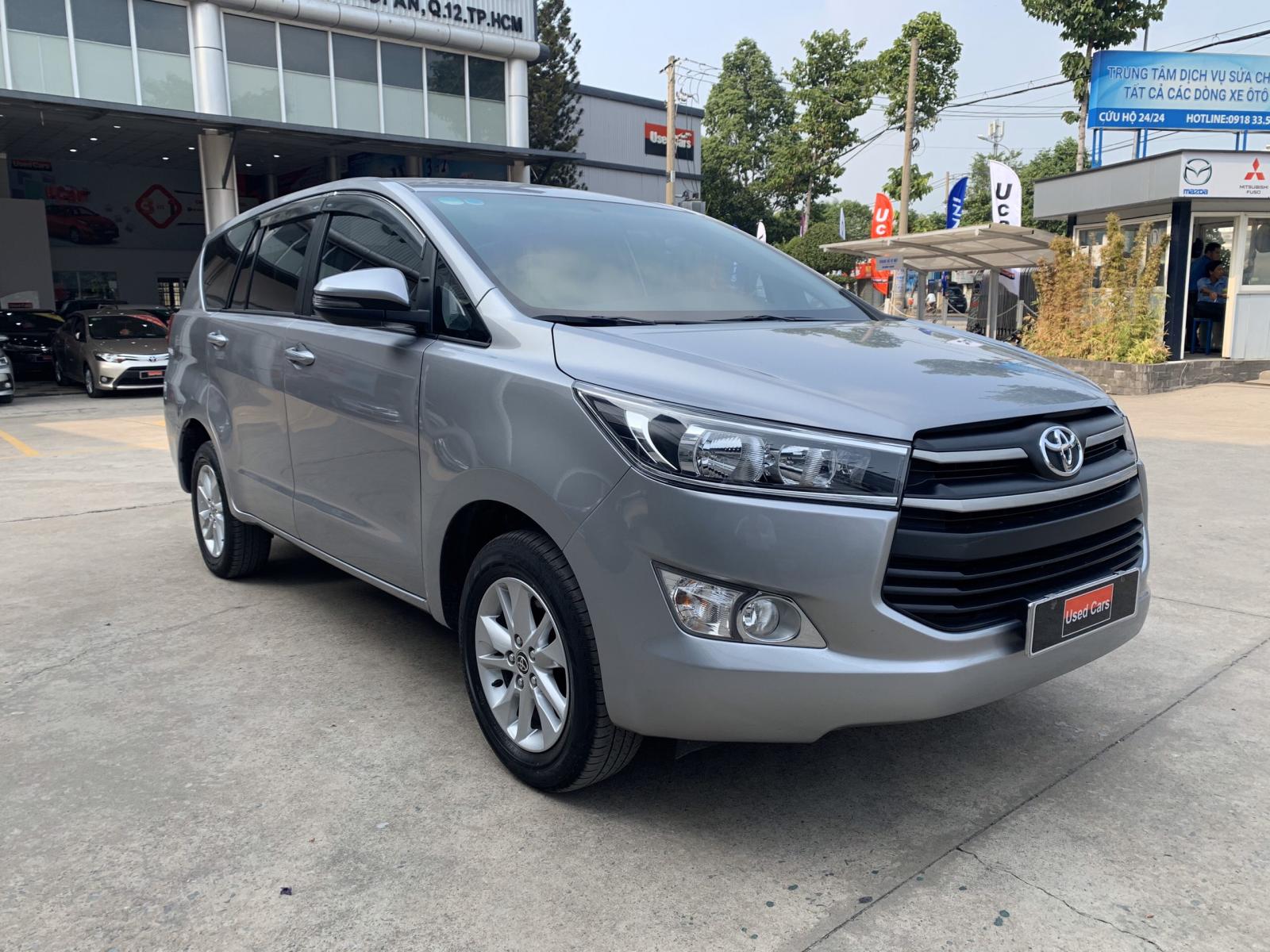 Toyota Innova 2019 - Cần bán gấp Toyota Innova đời 2019, màu bạc