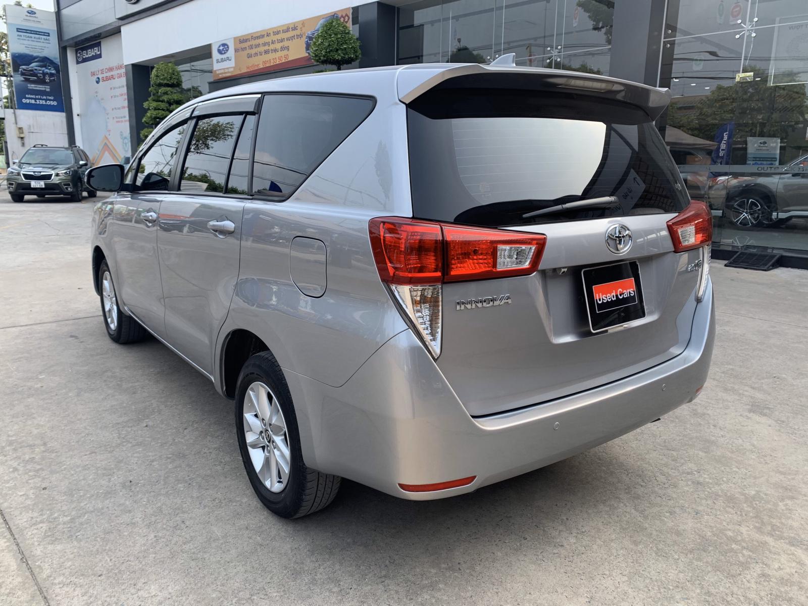 Toyota Innova 2019 - Cần bán gấp Toyota Innova đời 2019, màu bạc