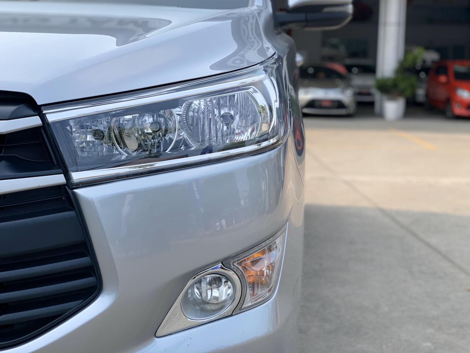 Toyota Innova 2019 - Cần bán gấp Toyota Innova đời 2019, màu bạc