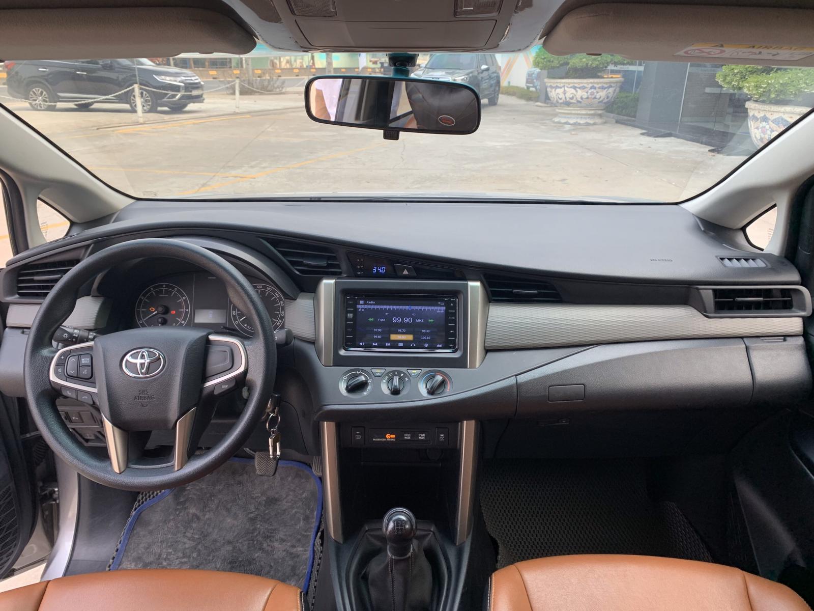 Toyota Innova 2019 - Cần bán gấp Toyota Innova đời 2019, màu bạc