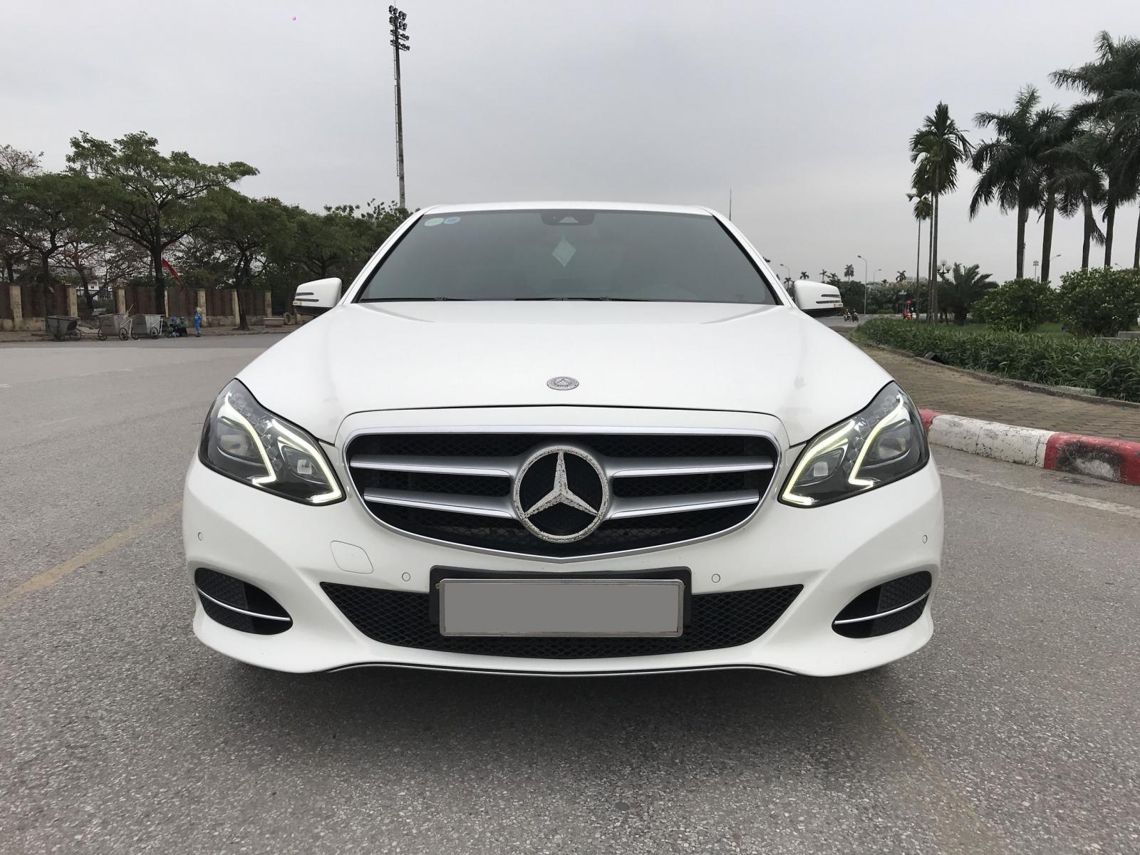 Mercedes-Benz E250 2015 - Mercedes E250 2015 màu trắng, nội thất nâu sang trọng. Chủ xe bảo dưỡng định kỳ thường xuyên