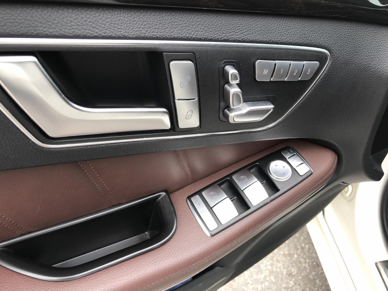 Mercedes-Benz E250 2015 - Mercedes E250 2015 màu trắng, nội thất nâu sang trọng. Chủ xe bảo dưỡng định kỳ thường xuyên