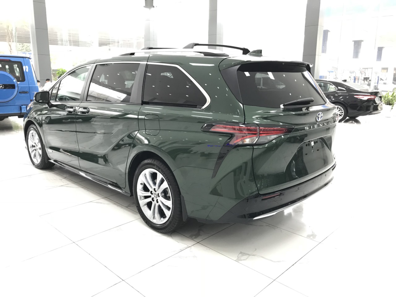 Toyota Sienna 2021 - Cần bán xe Toyota Sienna Platinum sản xuất 2021, màu xanh lục, nhập khẩu Mỹ