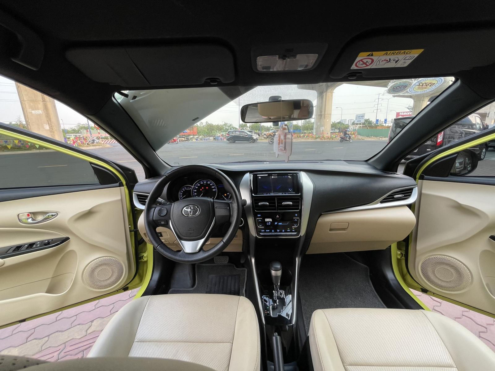 Toyota Yaris 2019 - Cần bán gấp Toyota Yaris 1.5G đời 2019, màu vàng đẹp rực rỡ, xe biển SG Lướt 19.000km - giá fix đẹp