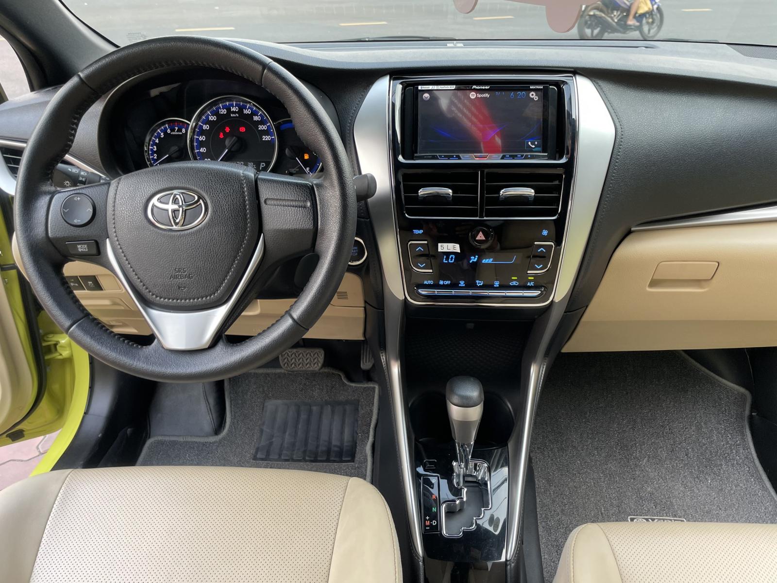 Toyota Yaris 2019 - Cần bán gấp Toyota Yaris 1.5G đời 2019, màu vàng đẹp rực rỡ, xe biển SG Lướt 19.000km - giá fix đẹp