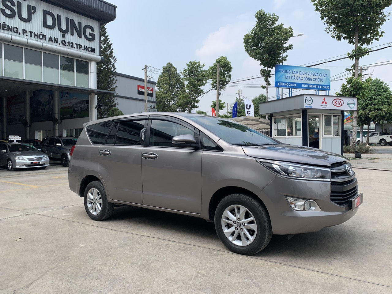 Toyota Innova 2019 - Bán xe Toyota Innova đời 2019, màu đồng ánh kim, biển SG - chuẩn 72.000km - Chuẩn chính hãng - fix đẹp