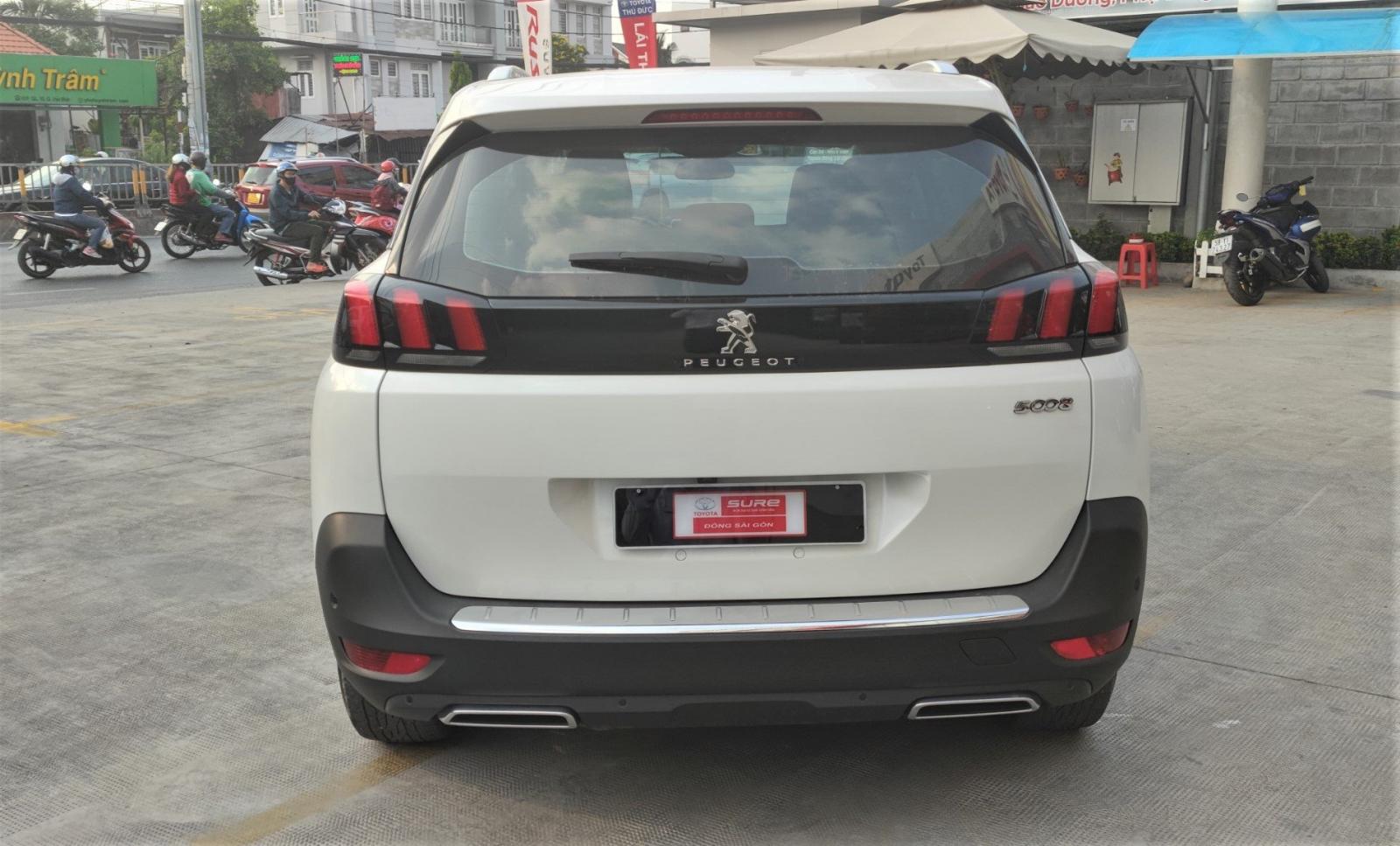 Peugeot 5008 1.6 AT 2018 - Cần bán lại xe Peugeot 5008 1.6 AT đời 2018, màu trắng, nhập khẩu