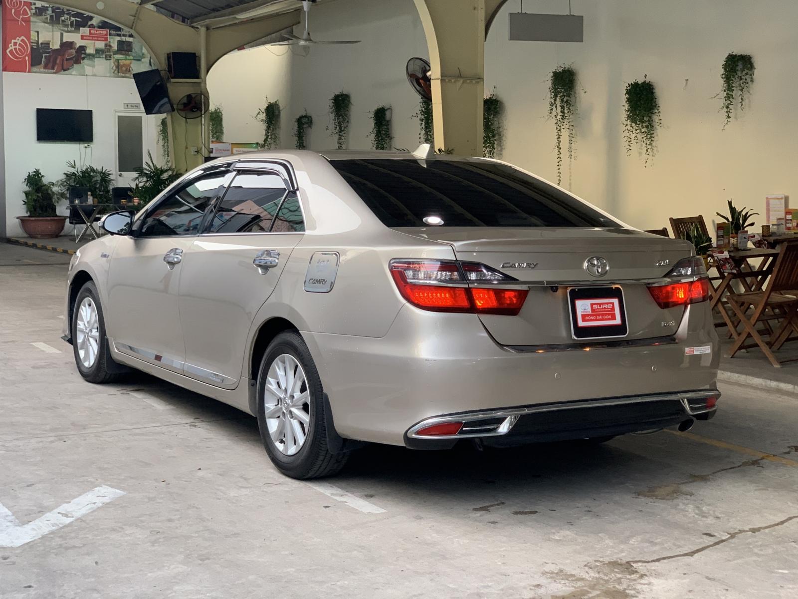 Toyota Camry 2.0E 2015 - Cần bán Toyota Camry 2.0E đời 2015, màu nâu