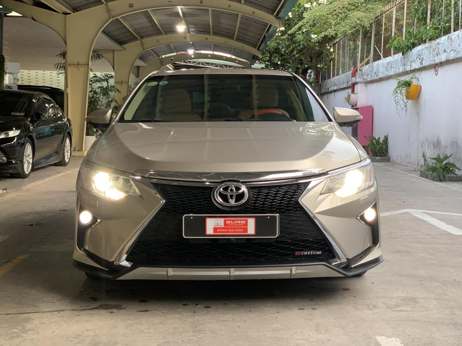 Toyota Camry 2.0E 2015 - Bán ô tô Toyota Camry 2.0E đời 2015 - biển SG - chuẩn 50.000km