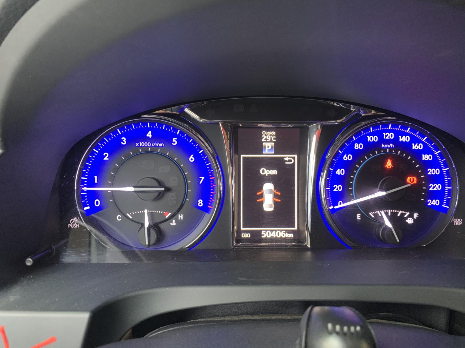 Toyota Camry 2.0E 2015 - Bán ô tô Toyota Camry 2.0E đời 2015 - biển SG - chuẩn 50.000km