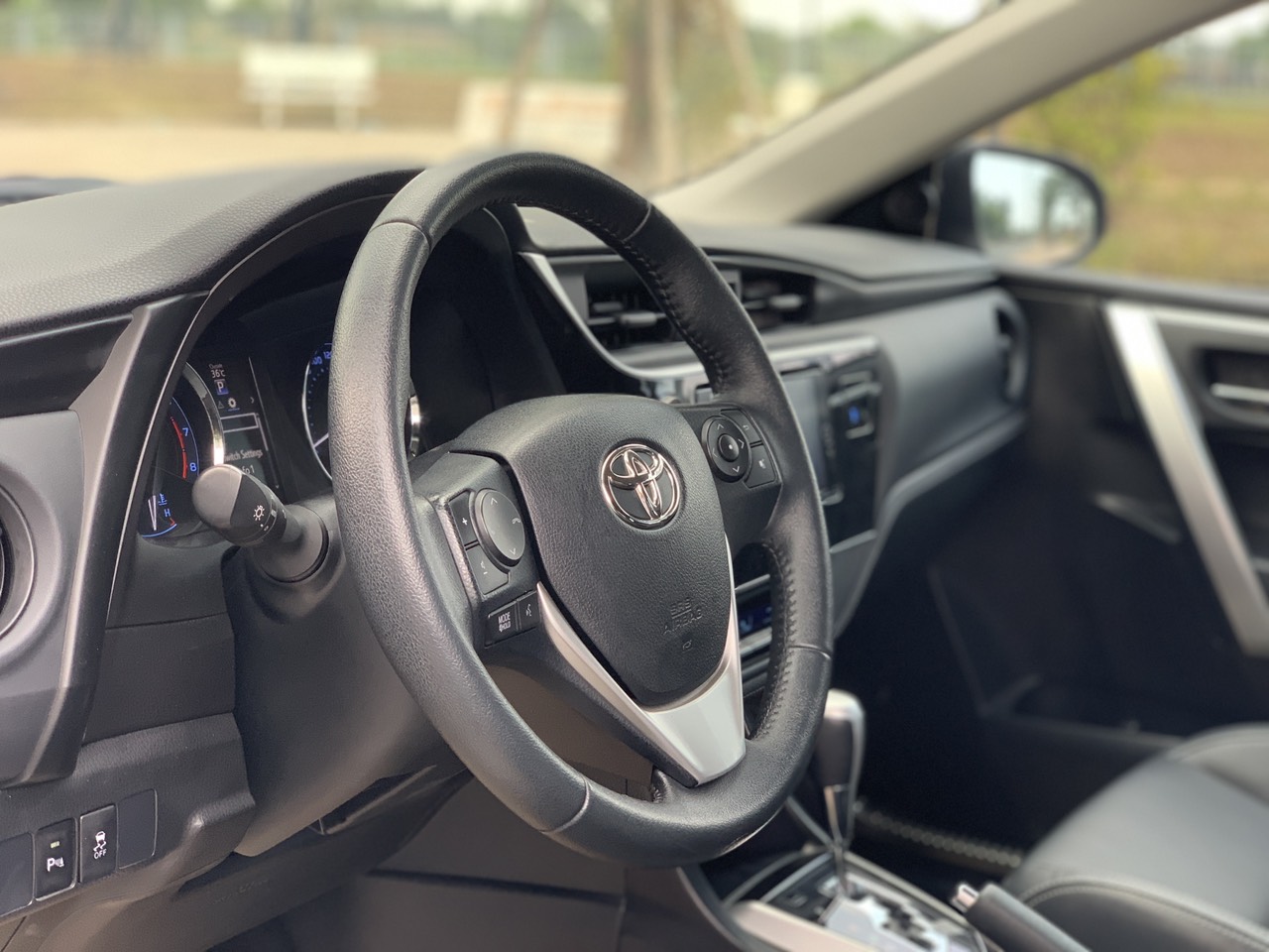 Toyota Corolla altis 2.0V Sport 2018 - Cần bán Toyota Corolla altis 2.0V Sport sản xuất 2018, màu đen, 790tr