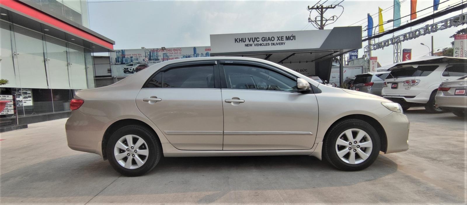 Toyota Corolla altis 1.8G 2014 - Cần bán xe Toyota Corolla Altis 1.8G sản xuất 2014, màu nâu vàng
