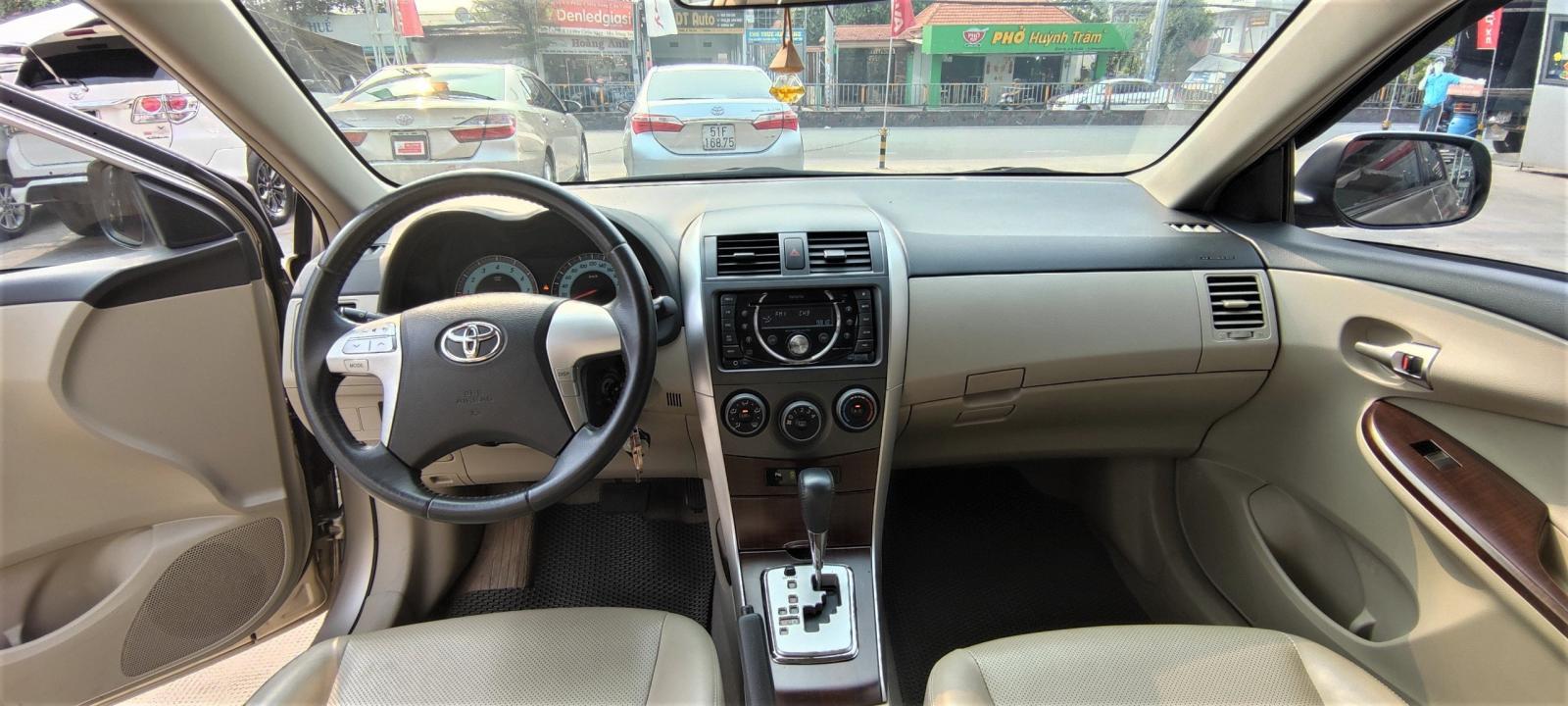 Toyota Corolla altis 1.8G 2014 - Cần bán xe Toyota Corolla Altis 1.8G sản xuất 2014, màu nâu vàng
