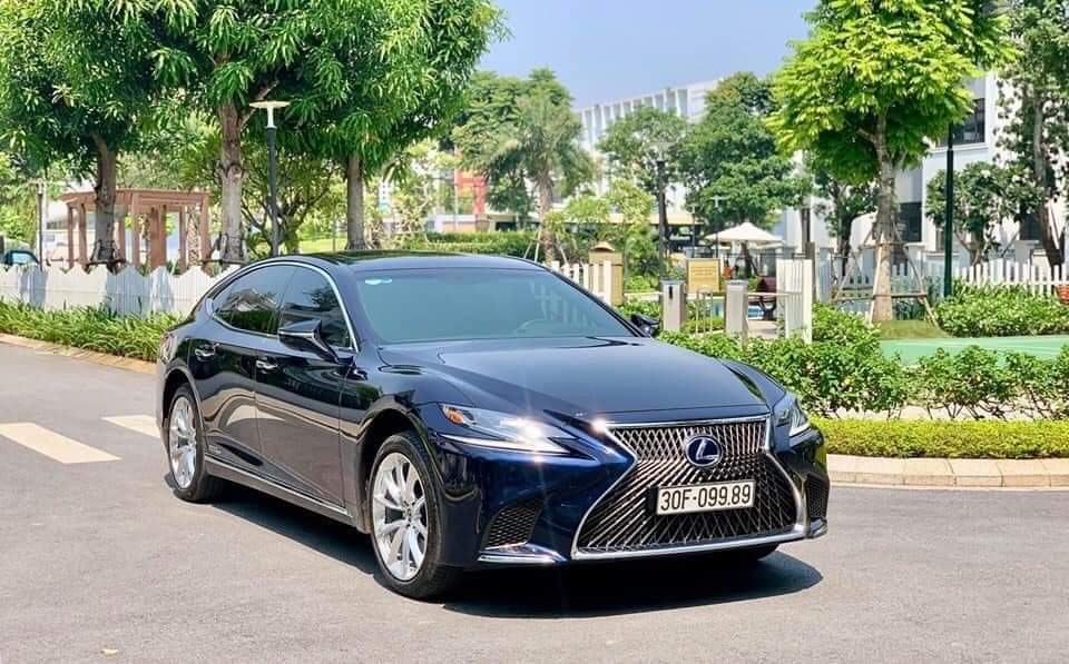 Lexus LS 500h 2017 - Bán Lexus LS500h Hybrid 2017 đăng ký 2018, xe cực đẹp, giá tốt nhất