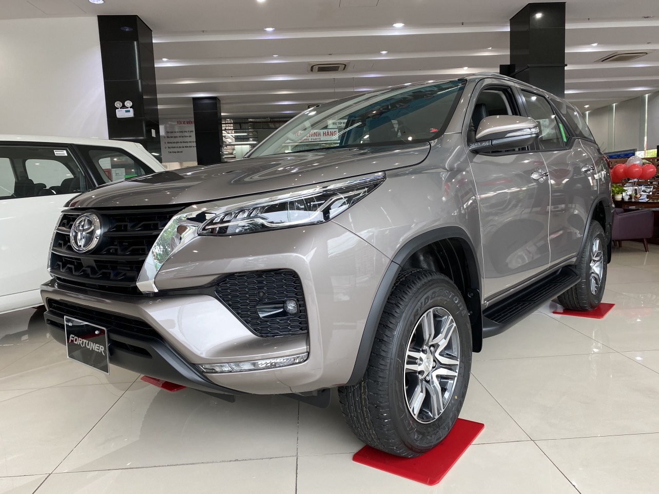 Toyota Fortuner 2.4 2021 - Toyota Fortuner 2.4AT 4X2 khuyến mãi tháng 4