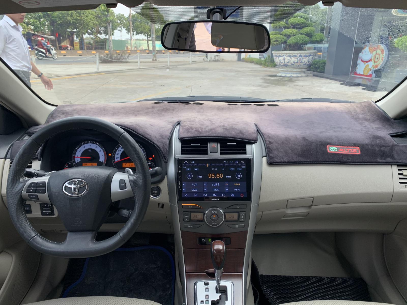 Toyota Corolla 2.0V 2011 - Altis 2.0V 2011 xe đi rất ít, phụ kiện chất lượng