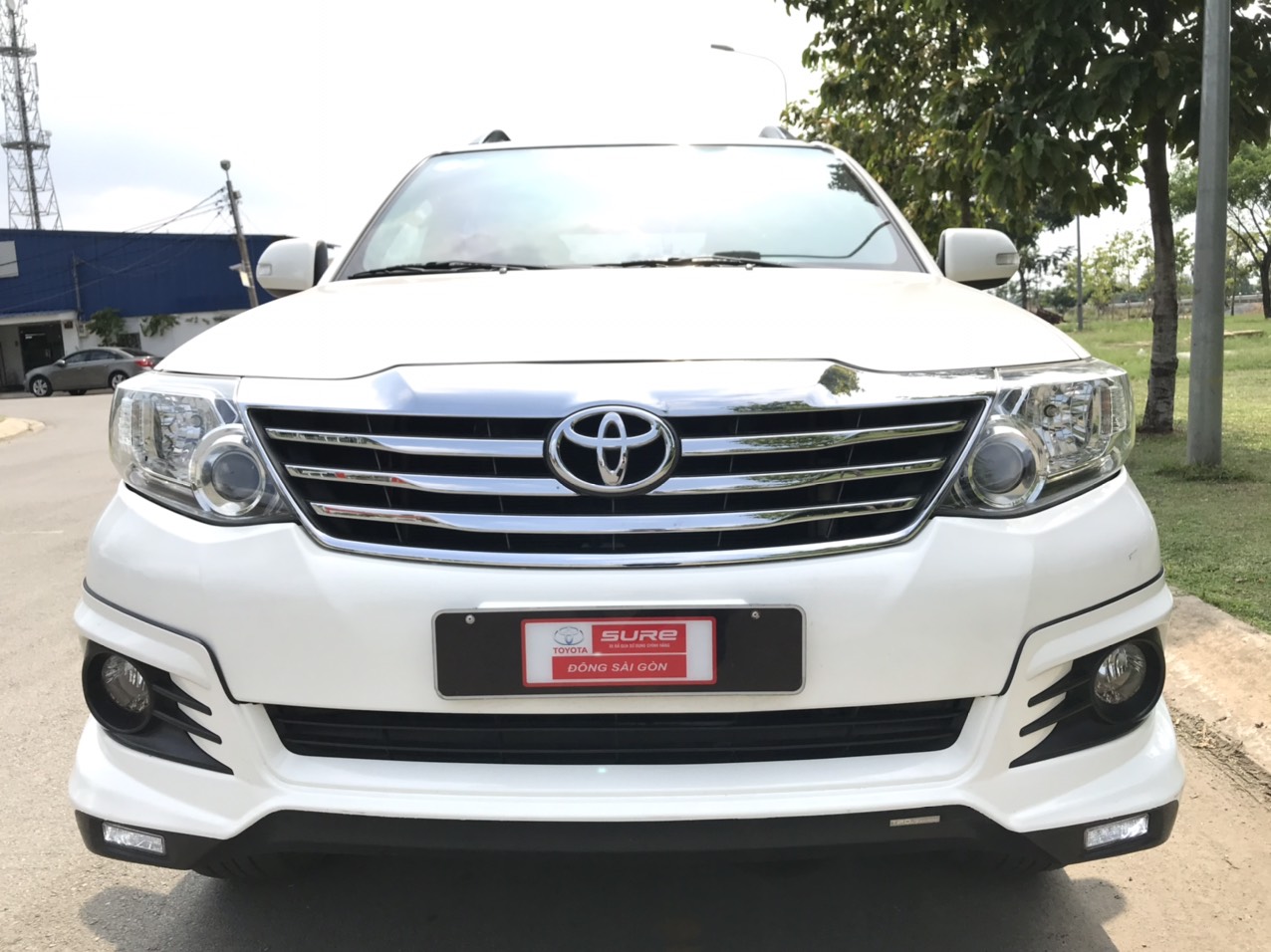 Toyota Fortuner 2.7V TRD 2016 - Cần bán gấp Toyota Fortuner 2.7V TRD đời 2016, màu trắng , Biển SG - Chuẩn 82.000km - GIá Fix đẹp