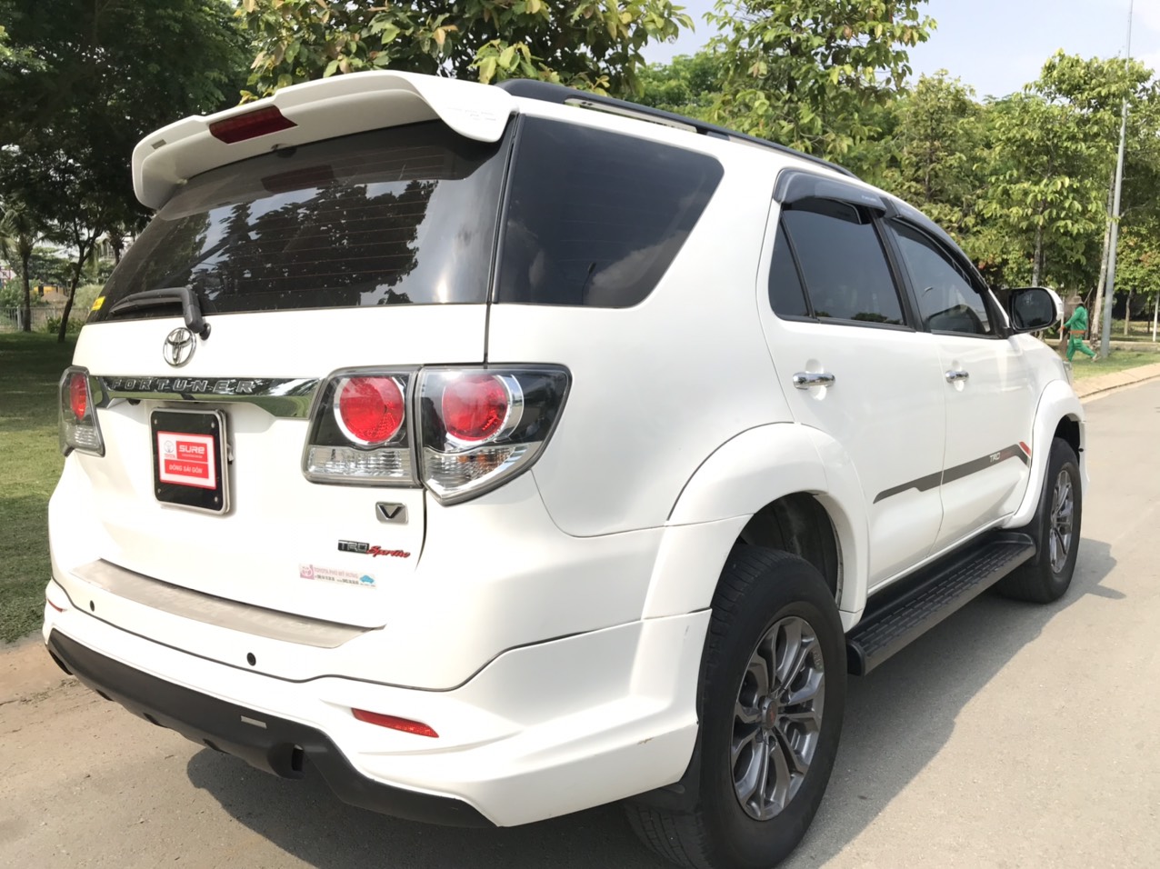 Toyota Fortuner 2.7V TRD 2016 - Cần bán gấp Toyota Fortuner 2.7V TRD đời 2016, màu trắng , Biển SG - Chuẩn 82.000km - GIá Fix đẹp