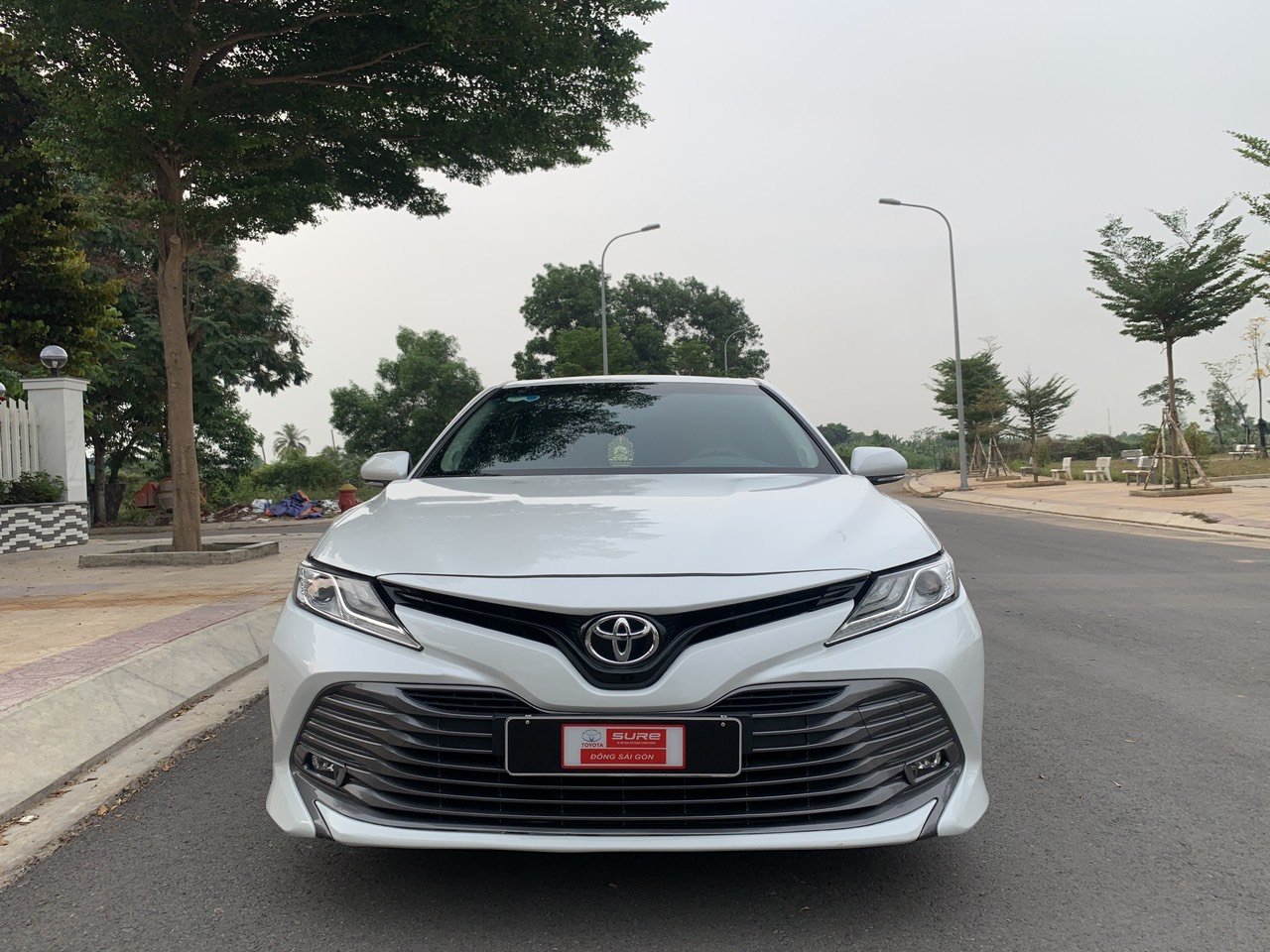 Toyota Camry 2.5Q 2019 - Cần bán gấp Toyota Camry 2.5Q 2019, màu trắng, nhập Thái Lan, biển 93A- 52.000km - giá Fix đẹp