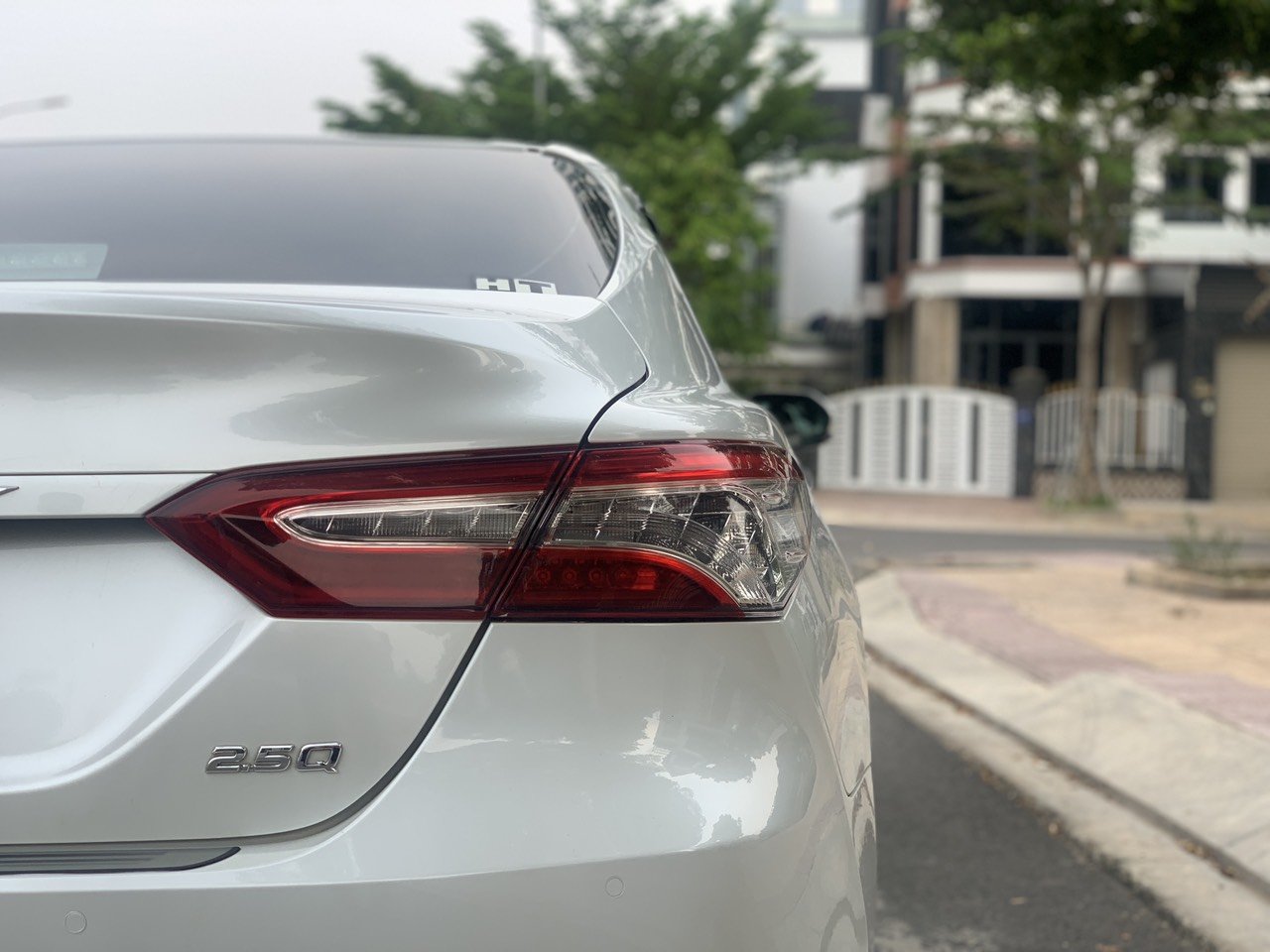 Toyota Camry 2.5Q 2019 - Cần bán gấp Toyota Camry 2.5Q 2019, màu trắng, nhập Thái Lan, biển 93A- 52.000km - giá Fix đẹp