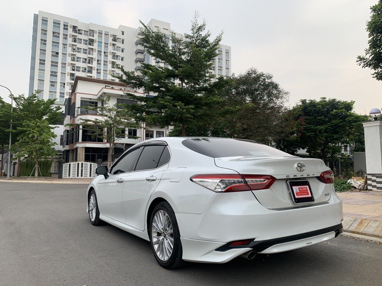 Toyota Camry 2.5Q 2019 - Cần bán gấp Toyota Camry 2.5Q 2019, màu trắng, nhập Thái Lan, biển 93A- 52.000km - giá Fix đẹp