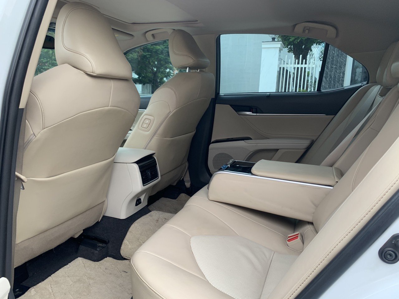 Toyota Camry 2.5Q 2019 - Cần bán gấp Toyota Camry 2.5Q 2019, màu trắng, nhập Thái Lan, biển 93A- 52.000km - giá Fix đẹp