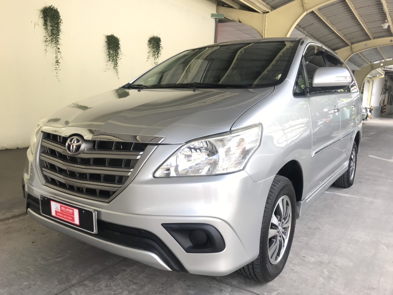 Toyota Innova 2.0E 2016 - Cần bán Toyota Innova 2.0E đời 2016, màu bạc, giá thương lượng