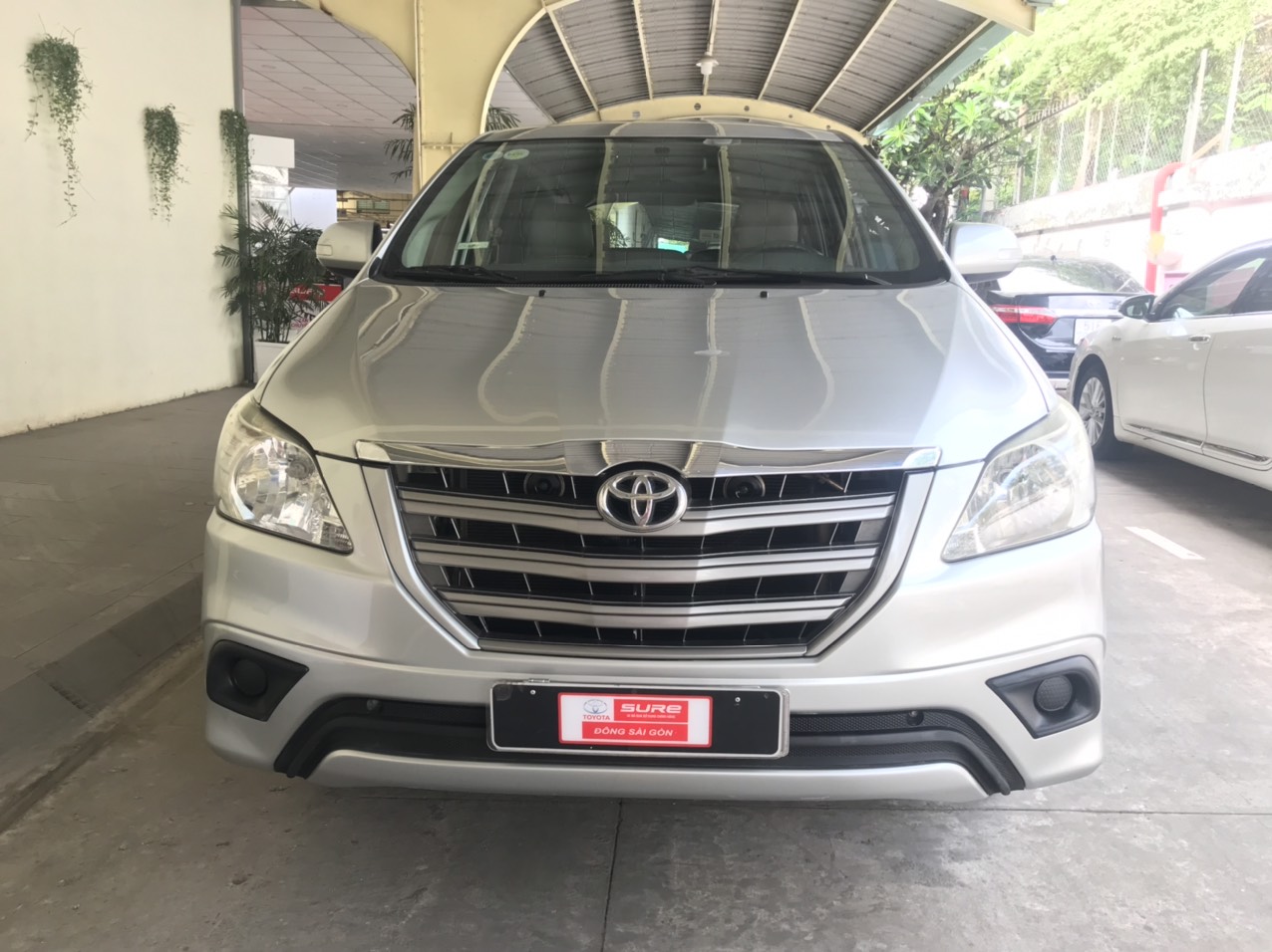 Toyota Innova 2.0E 2016 - Cần bán Toyota Innova 2.0E đời 2016, màu bạc, giá thương lượng