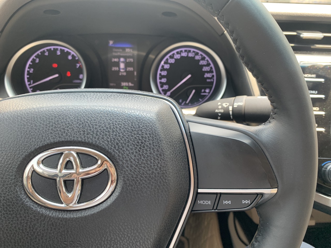 Toyota Camry 2.0G 2019 - Cần bán lại xe Toyota Camry 2.0G đời 2019, màu đen, nhập Thái Lan, biển SG chuẩn 35.000km siêu đẳng cấp
