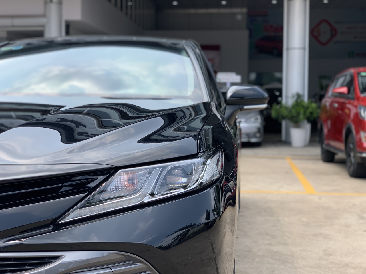 Toyota Camry 2.0G 2019 - Cần bán lại xe Toyota Camry 2.0G đời 2019, màu đen, nhập Thái Lan, biển SG chuẩn 35.000km siêu đẳng cấp