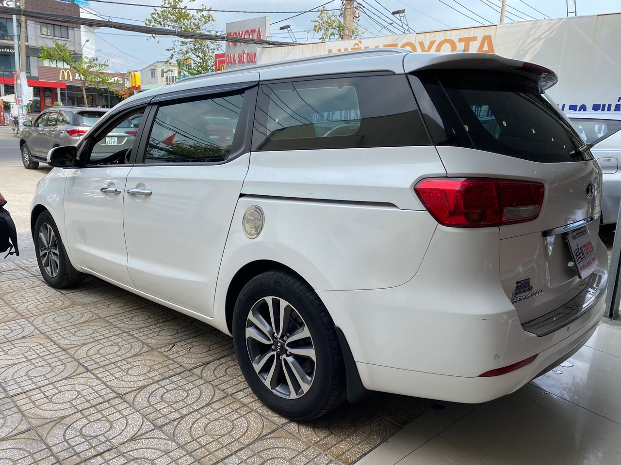 Kia Sedona DAT 2018 - Bán xe Kia Sedona DAT đời 2018, giá tốt