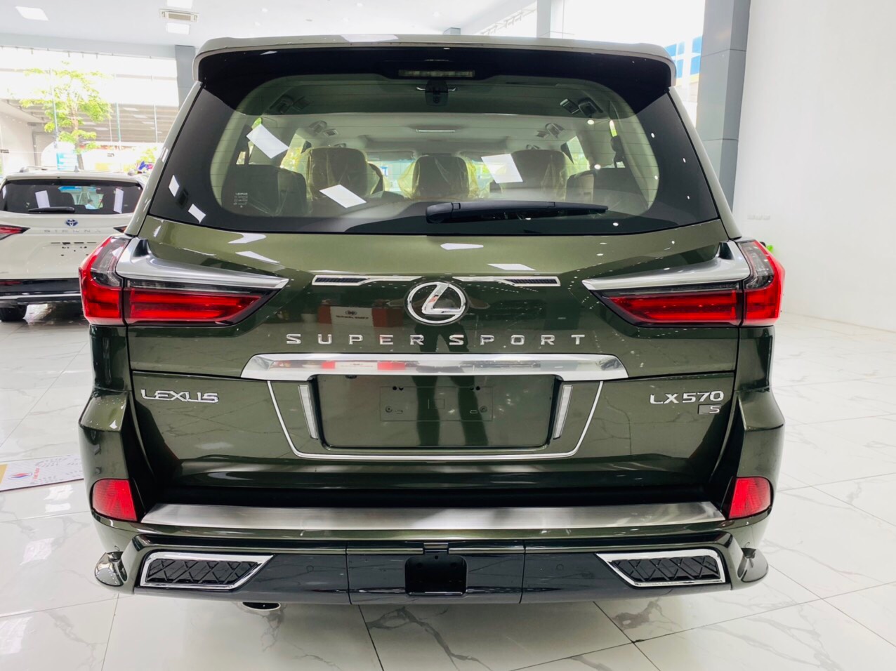 Lexus LX 2021 - Bán Lexus LX570 Super Sport S Sản xuất 2021 màu xanh bộ đội nội thất nâu, xe nhập mới 100% bản thể thao ful đồ nhất