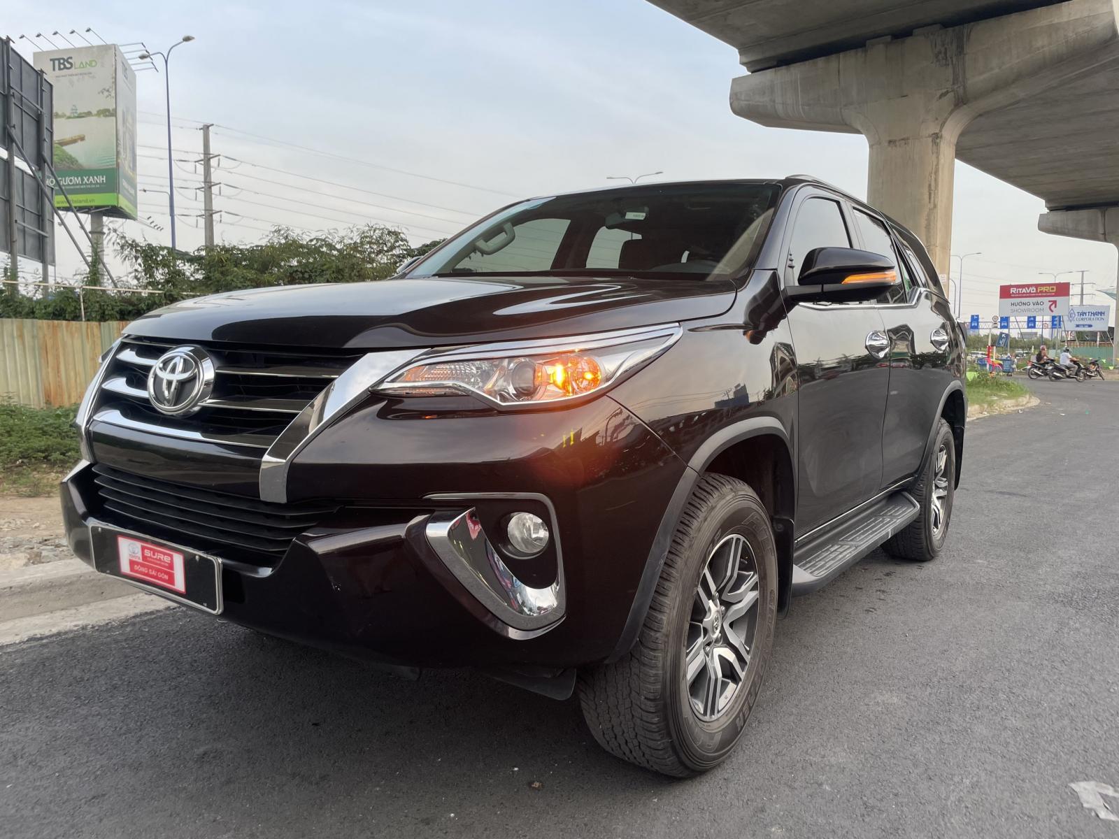 Toyota Fortuner 2.7V 2017 - Cần bán xe Toyota Fortuner 2.7V năm 2017, màu nâu, nhập khẩu Indo, biển SG - Chuẩn 61.000km