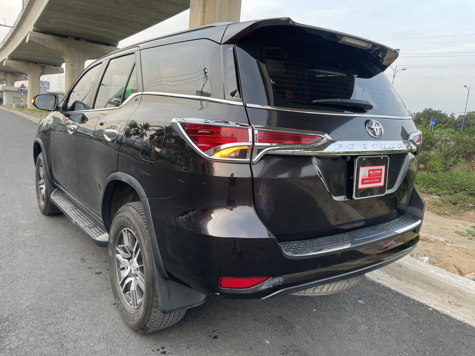 Toyota Fortuner 2.7V 2017 - Cần bán xe Toyota Fortuner 2.7V năm 2017, màu nâu, nhập khẩu Indo, biển SG - Chuẩn 61.000km