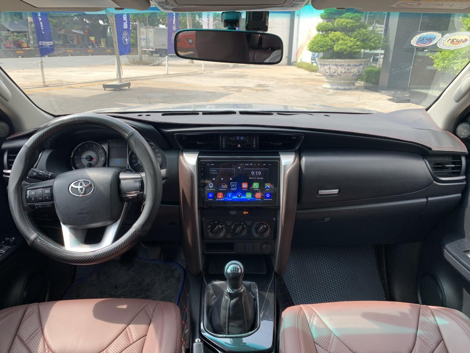 Toyota Fortuner 2.4G 2017 - Cần bán gấp Toyota Fortuner 2.4G đời 2017, màu bạc, biển SG