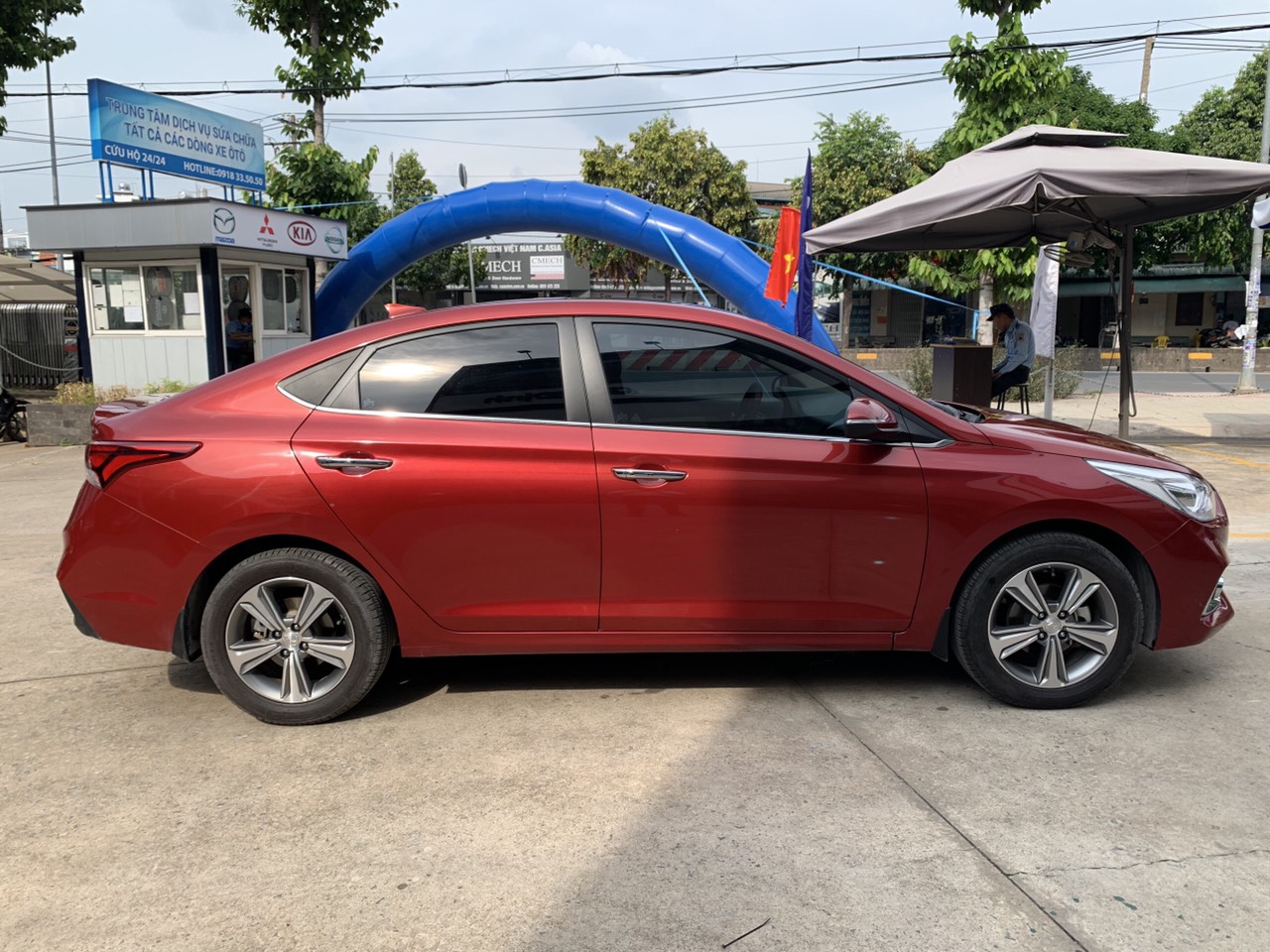 Hyundai Accent 1.4 AT bản Full 2019 - Bán Hyundai Accent 1.4 AT bản Full đời 2019, màu đỏ, biển SG -24.000km - xe đẹp giá tốt - giao ngay